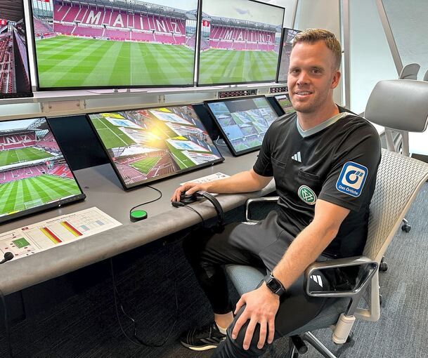 Pascal Müller - VAR